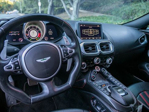 Used 2019 Aston Martin V8 Vantage Coupe image 17