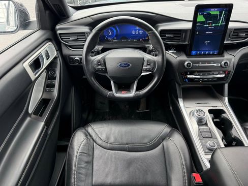 Used 2020 Ford Explorer ST w/ ST Street Pack image 31