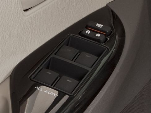 Used 2011 Toyota Sienna XLE w/ Premium Pkg FWD image 19