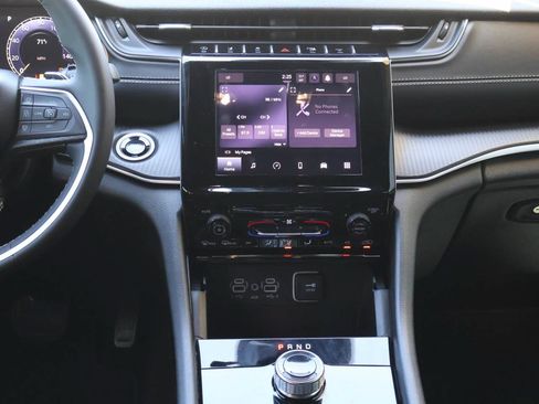 Used 2025 Jeep Grand Cherokee L Laredo RWD image 5