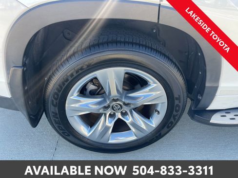 Used 2017 Toyota Highlander Limited image 12