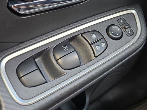 Certified 2025 Nissan Versa SR w/ Trunk Package image 28