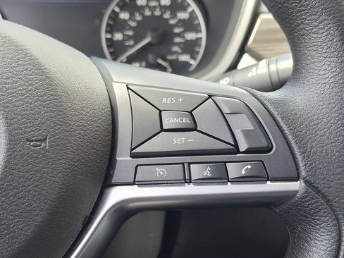 Used 2025 Nissan Altima 2.5 SV FWD image 15