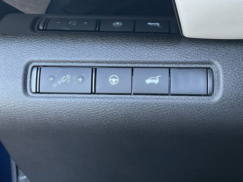 New 2025 Nissan Pathfinder SV image 25