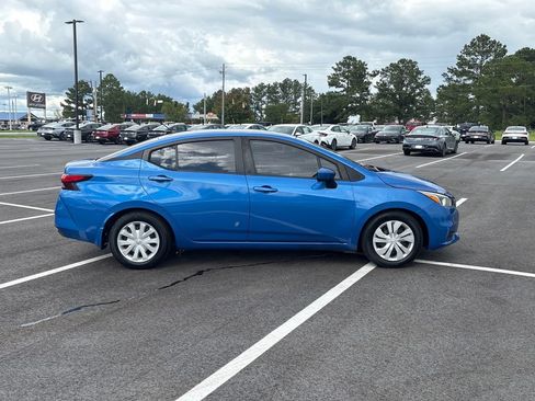 Used 2021 Nissan Versa S FWD image 29