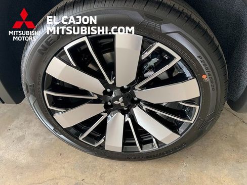 New 2025 Mitsubishi Outlander SE image 6