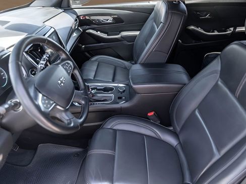 Used 2023 Chevrolet Traverse RS FWD image 9