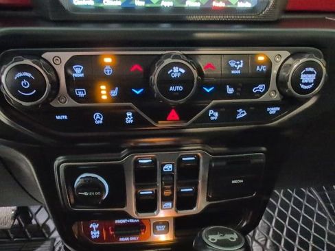 Used 2019 Jeep Wrangler Unlimited Rubicon w/ Dual Top Group AWD/4WD image 24