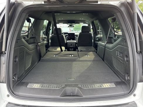 Used 2025 GMC Yukon XL Denali AWD/4WD image 40