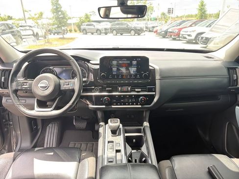 Used 2024 Nissan Pathfinder SL w/ Lighting Package (N92) FWD image 27