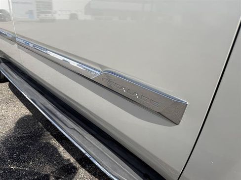 Used 2015 Cadillac Escalade ESV Luxury AWD/4WD image 10