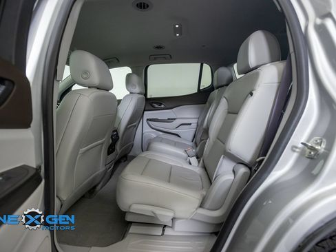 Used 2020 GMC Acadia SLT w/ LPO, Cargo Package AWD/4WD image 31