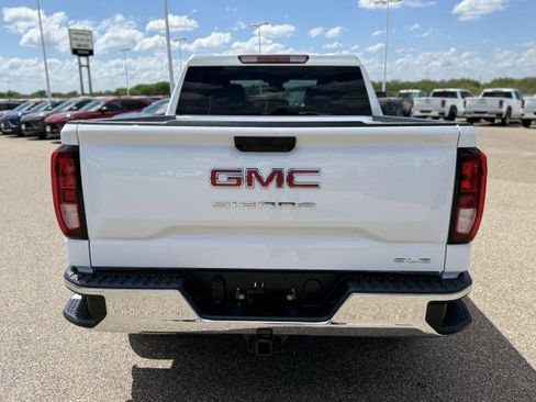 New 2026 GMC Sierra 1500 SLE image 7