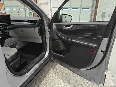 Used 2023 Ford Escape Platinum AWD/4WD image 21