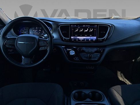 Used 2021 Chrysler Pacifica Touring w/ S Appearance Package image 2