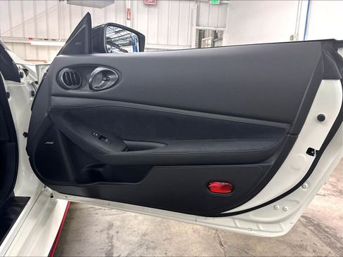 Used 2027 Nissan Z NISMO RWD image 27