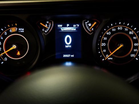 Used 2024 Jeep Wrangler Sport image 39