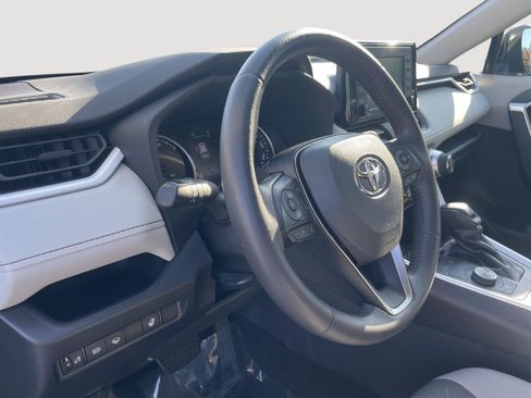 Used 2020 Toyota RAV4 XLE w/ XLE Grade Weather Package AWD/4WD image 25