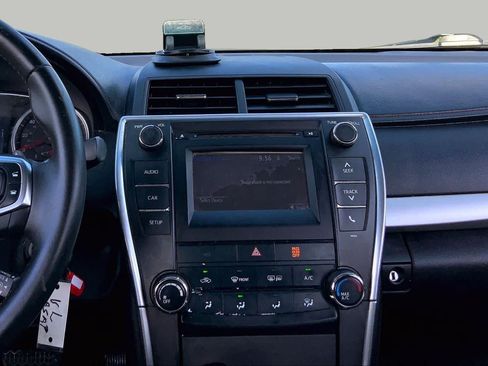 Used 2017 Toyota Camry SE FWD image 7