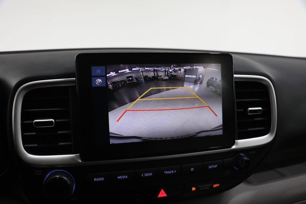 Used 2025 Hyundai Venue SEL FWD image 22