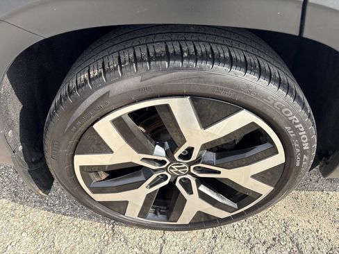 Used 2023 Volkswagen Taos SEL AWD/4WD image 6