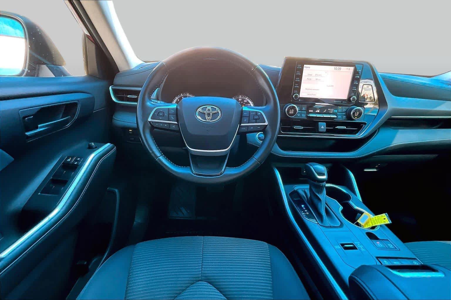 Used 2022 Toyota Highlander LE FWD image 6