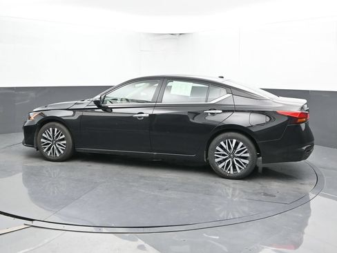 Used 2025 Nissan Altima 2.5 SV FWD image 9