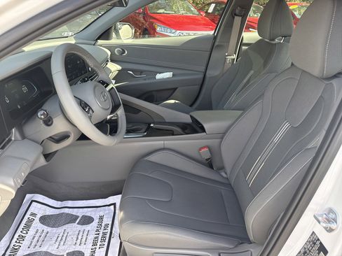 Certified 2025 Hyundai Elantra Sport image 11