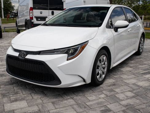 Used 2020 Toyota Corolla LE FWD image 3