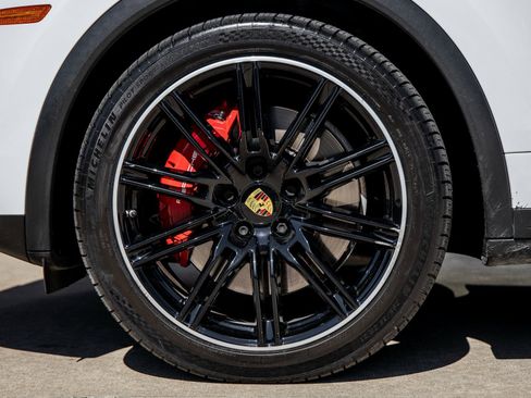 Certified 2018 Porsche Cayenne Turbo image 14