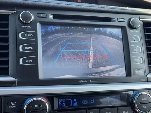 Used 2015 Toyota Highlander XLE image 22