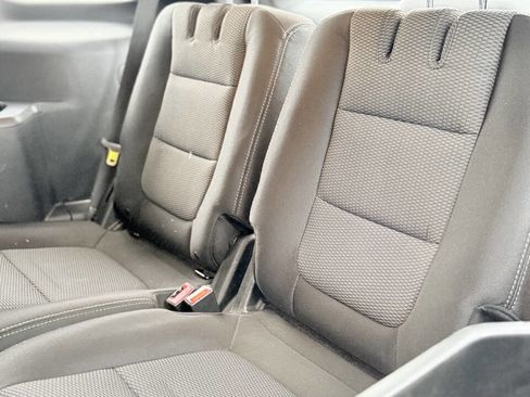 Used 2017 Ford Explorer XLT AWD/4WD image 18