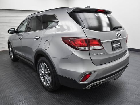 Used 2017 Hyundai Santa Fe SE image 3