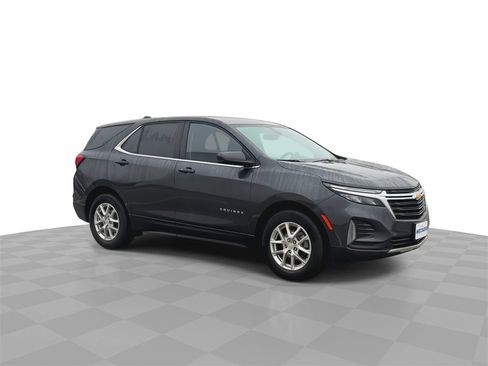 Used 2023 Chevrolet Equinox LT image 2