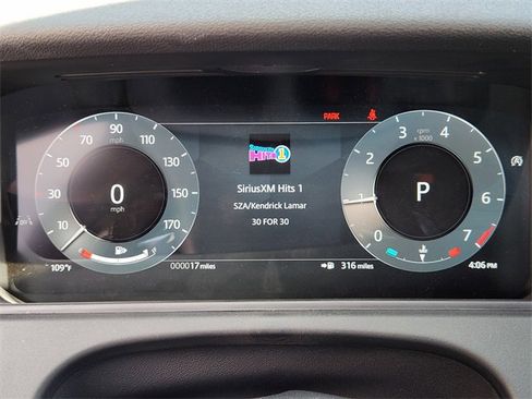 Used 2025 Land Rover Range Rover Velar Dynamic SE image 11