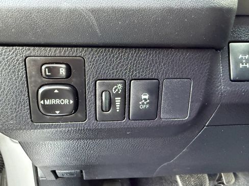 Used 2015 Toyota RAV4 LE AWD/4WD image 28