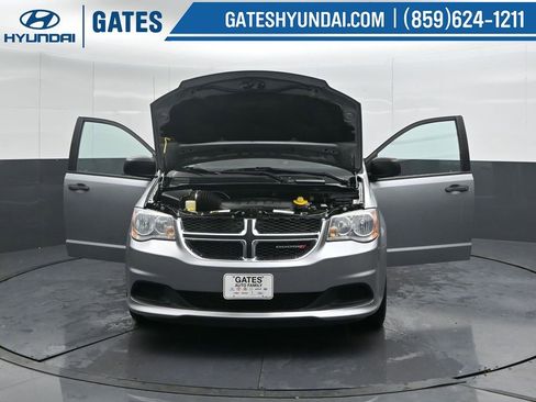 Used 2019 Dodge Grand Caravan SE w/ UConnect Hands-Free Group image 22