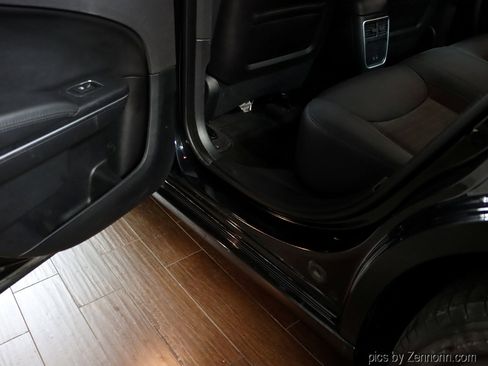 Used 2018 Chrysler 300 Touring image 28