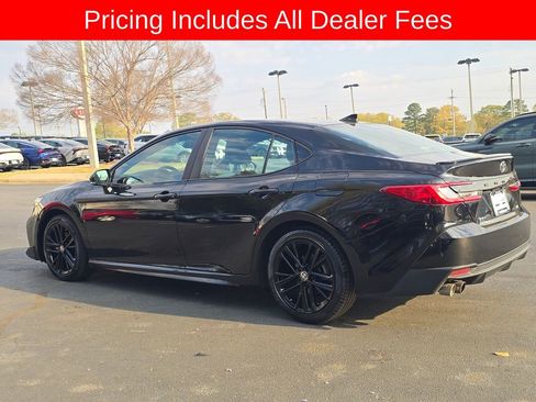 Used 2025 Toyota Camry SE w/ Convenience Package FWD image 5