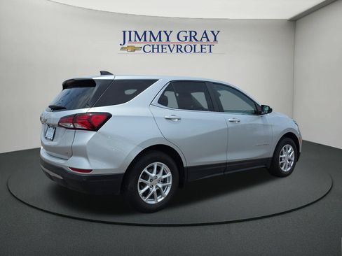 Used 2022 Chevrolet Equinox LT w/ Driver Convenience Package FWD image 5