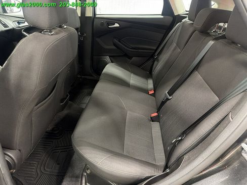 Used 2017 Ford Focus SEL w/ Cold Weather Package FWD image 9