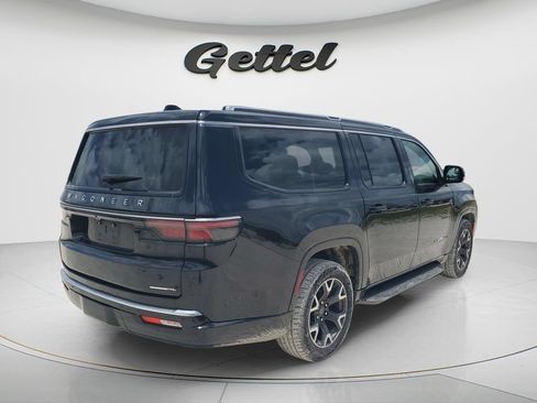 Used 2023 Jeep Wagoneer L Series III RWD image 5