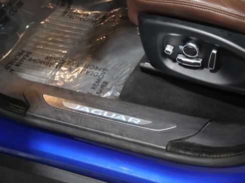 Used 2019 Jaguar F-PACE S image 38