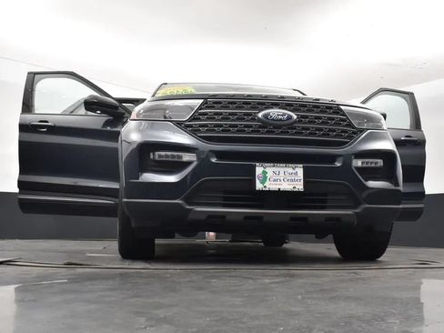 Used 2022 Ford Explorer XLT w/ Equipment Group 202A AWD/4WD image 11