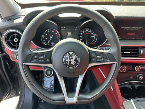 Used 2018 Alfa Romeo Stelvio Ti image 15