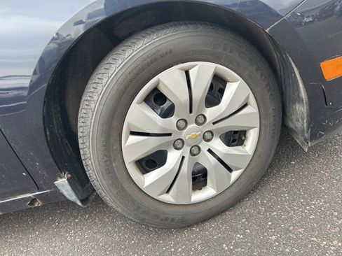 Used 2014 Chevrolet Cruze LS image 9