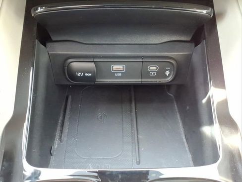 Used 2024 Kia Telluride EX w/ EX Captain's Chair Package FWD image 23