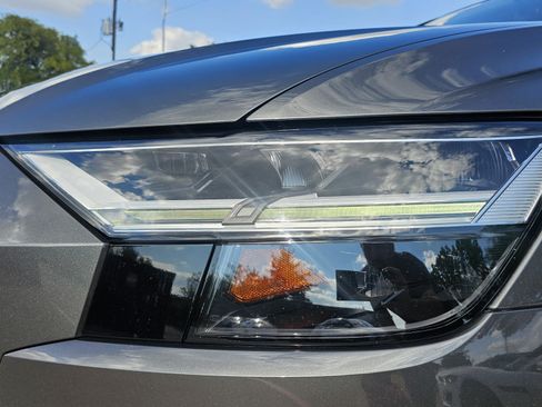 Used 2019 Audi Q8 Premium Plus image 11