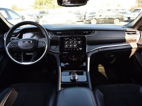 Used 2024 Jeep Grand Cherokee L Laredo image 8