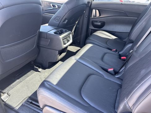 Certified 2026 Kia Carnival SX w/ SX Dark Edition Package FWD image 15